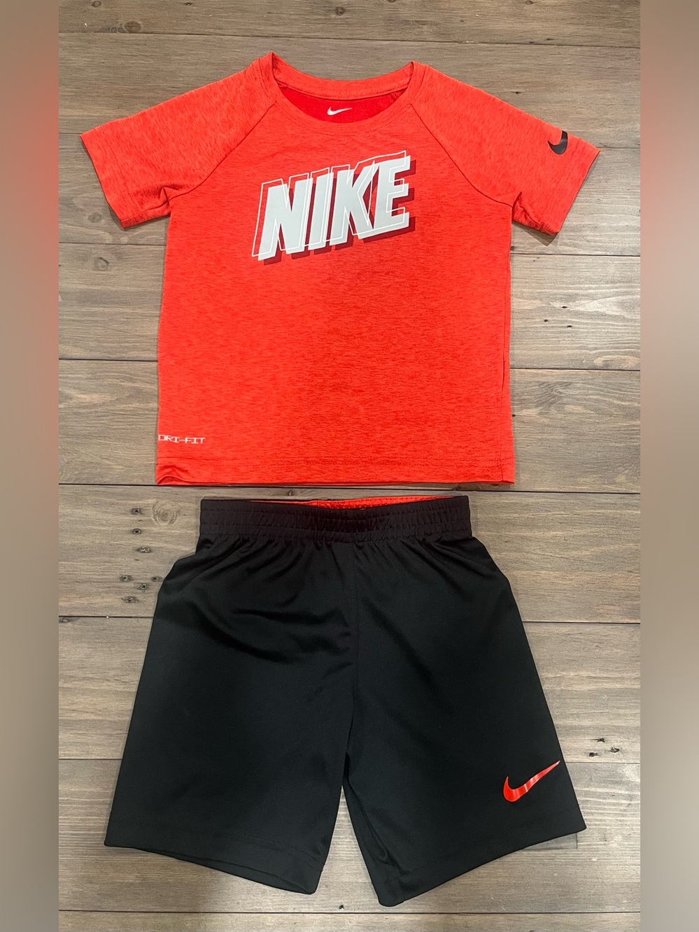 Nike Red & Black Kids Active Tee and Shorts Set 4-5years